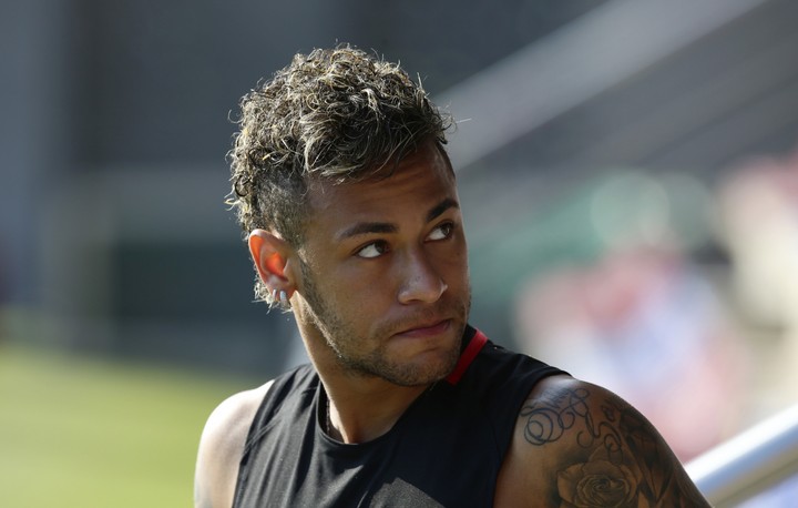 Sága pokračuje. Brazílčan Neymar sa vrátil do Barcelony